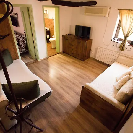 别墅 стальовата къща - Stalyovata House *