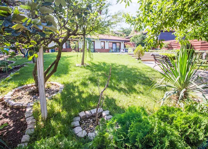 Villa стальовата къща - Stalyovata House *