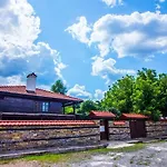стальовата къща - Stalyovata House Prokhod