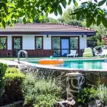 стальовата къща - Stalyovata House Луксозна вила