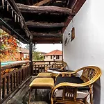 Луксозна вила стальовата къща - Stalyovata House