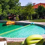 Луксозна вила стальовата къща - Stalyovata House *