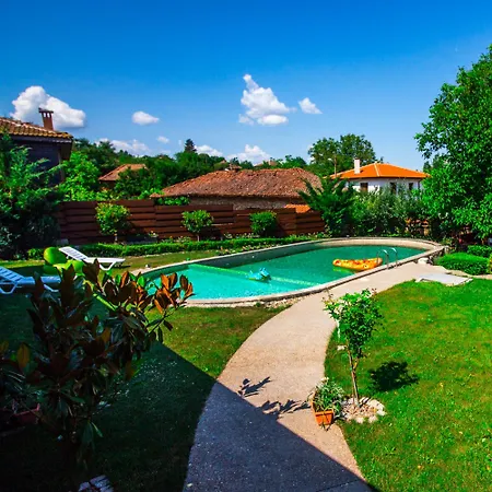 Villa стальовата къща - Stalyovata - Private Pool, Jacuzzi & Sauna Prokhod