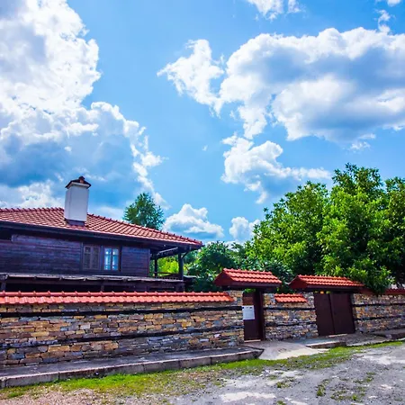 стальовата къща - Stalyovata - Private Pool, Jacuzzi & Sauna Prokhod
