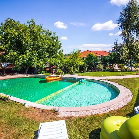 стальовата къща - Stalyovata - Private Pool, Jacuzzi & Sauna Villa Prokhod
