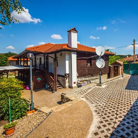 стальовата къща - Stalyovata - Private Pool, Jacuzzi & Sauna * Prokhod