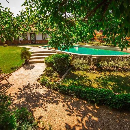стальовата къща - Stalyovata - Private Pool, Jacuzzi & Sauna Villa *
