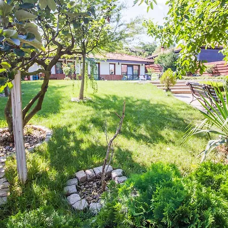 Villa стальовата къща - Stalyovata House *