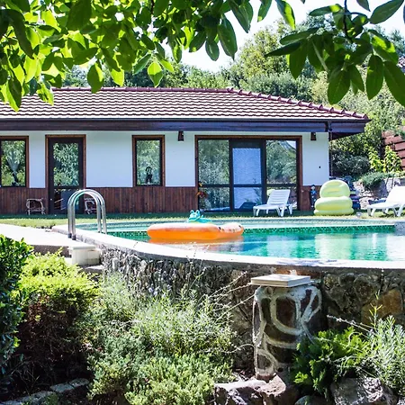 стальовата къща - Stalyovata - Private Pool, Jacuzzi & Sauna Villa