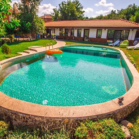 стальовата къща - Stalyovata - Private Pool, Jacuzzi & Sauna