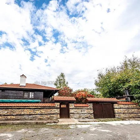 стальовата къща - Stalyovata - Private Pool, Jacuzzi & Sauna Villa *