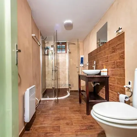 стальовата къща - Stalyovata - Private Pool, Jacuzzi & Sauna *