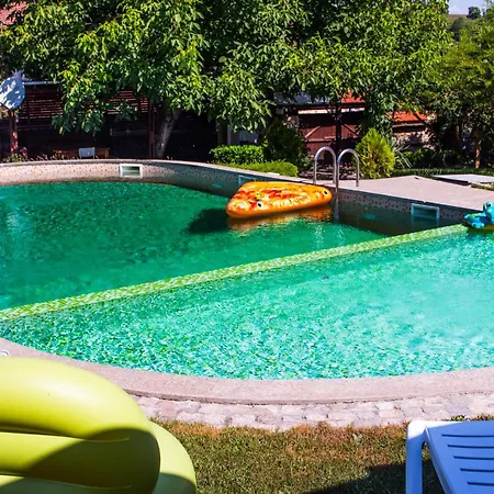 стальовата къща - Stalyovata - Private Pool, Jacuzzi & Sauna