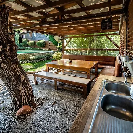 стальовата къща - Stalyovata - Private Pool, Jacuzzi & Sauna Villa Prokhod