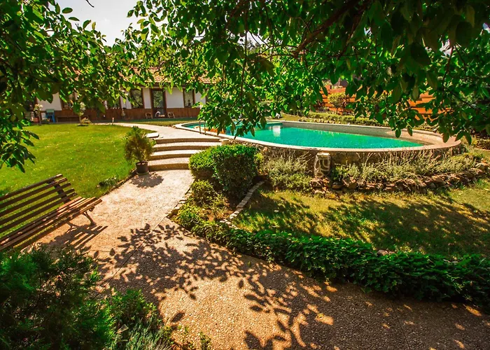 стальовата къща - Stalyovata House فيلة *