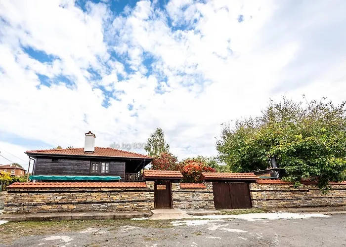 стальовата къща - Stalyovata House فيلة *